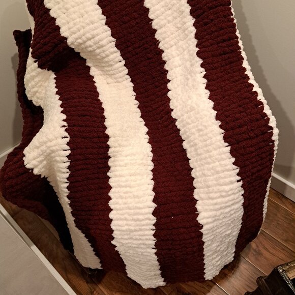 Handmade chenille blanket - Picture 2 of 14